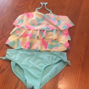 Girl’s swim suit by wonder nation.